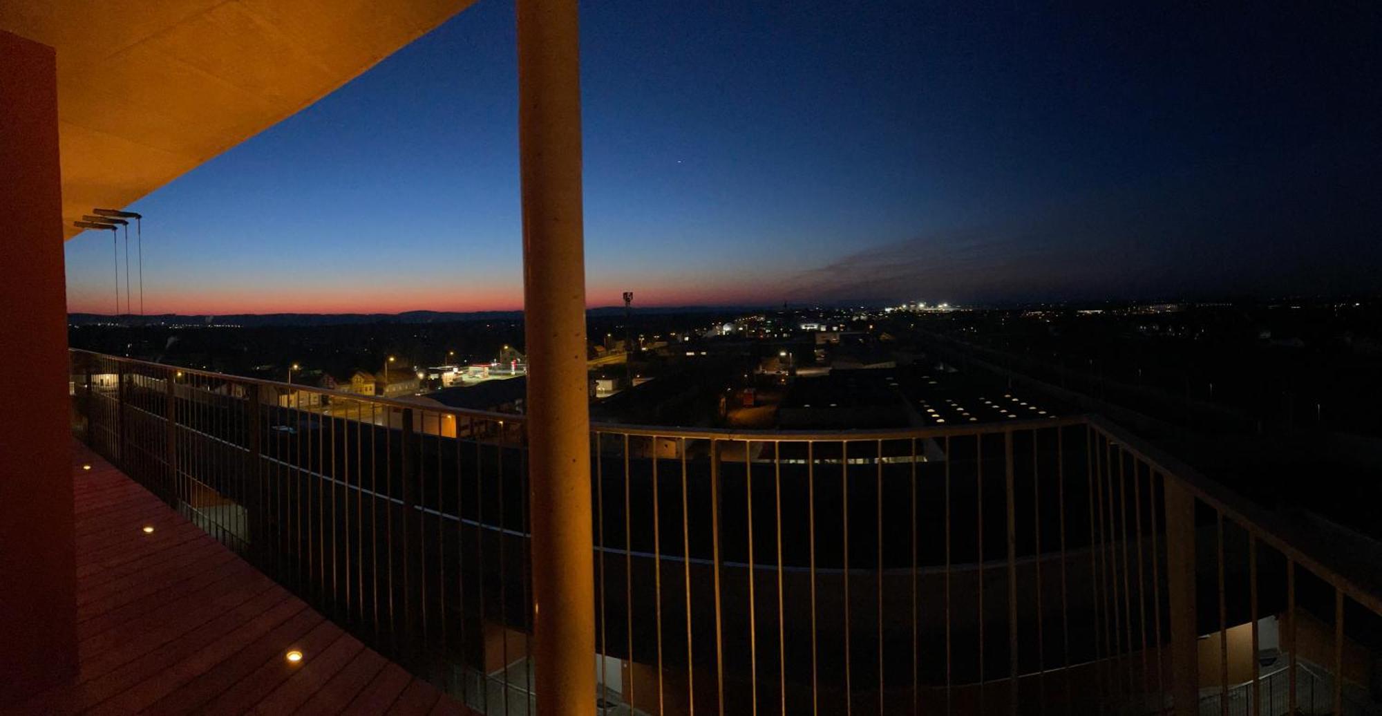 Appartamento 100 Qm Penthouse, Self-Check-In, 2 Parkplaetze Graz Esterno foto