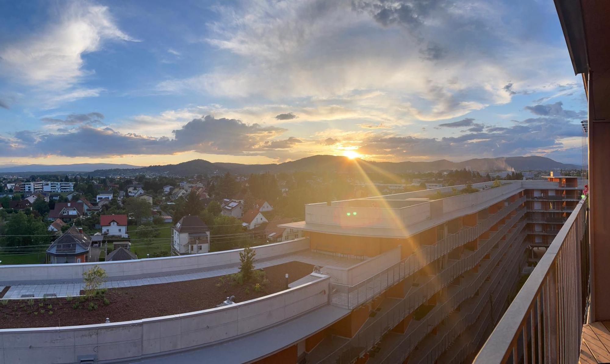 Appartamento 100 Qm Penthouse, Self-Check-In, 2 Parkplaetze Graz Esterno foto