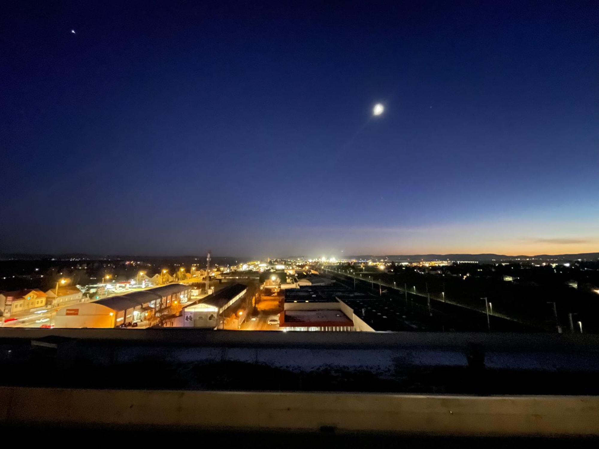 Appartamento 100 Qm Penthouse, Self-Check-In, 2 Parkplaetze Graz Esterno foto