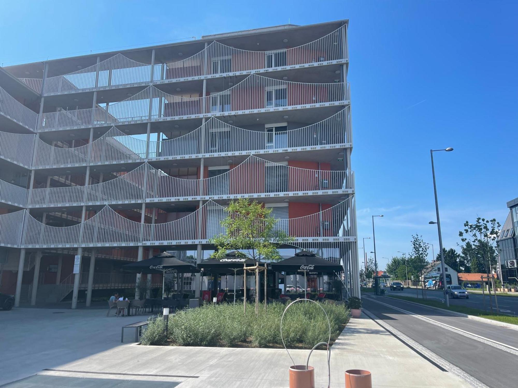Appartamento 100 Qm Penthouse, Self-Check-In, 2 Parkplaetze Graz Esterno foto