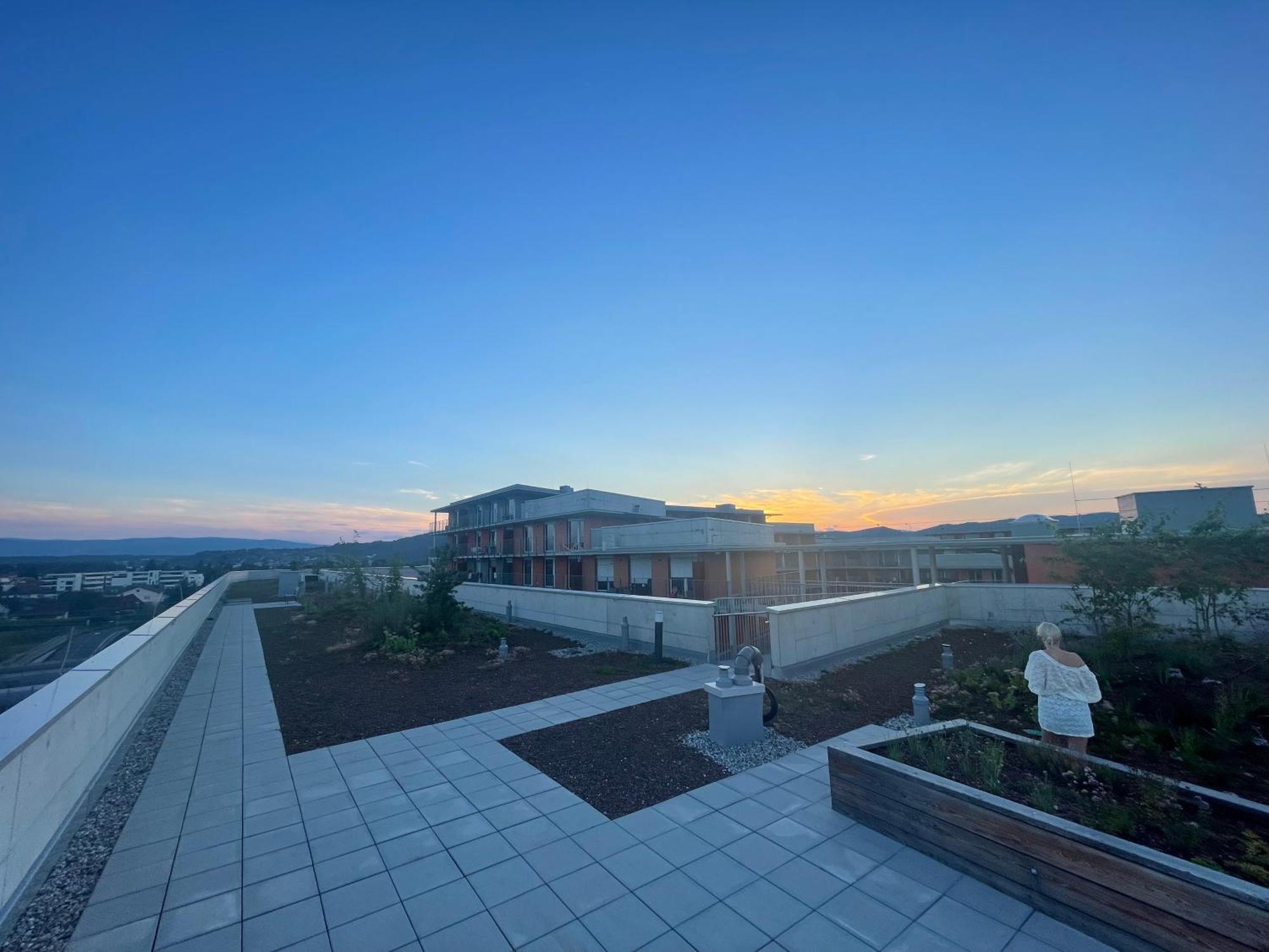 Appartamento 100 Qm Penthouse, Self-Check-In, 2 Parkplaetze Graz Esterno foto