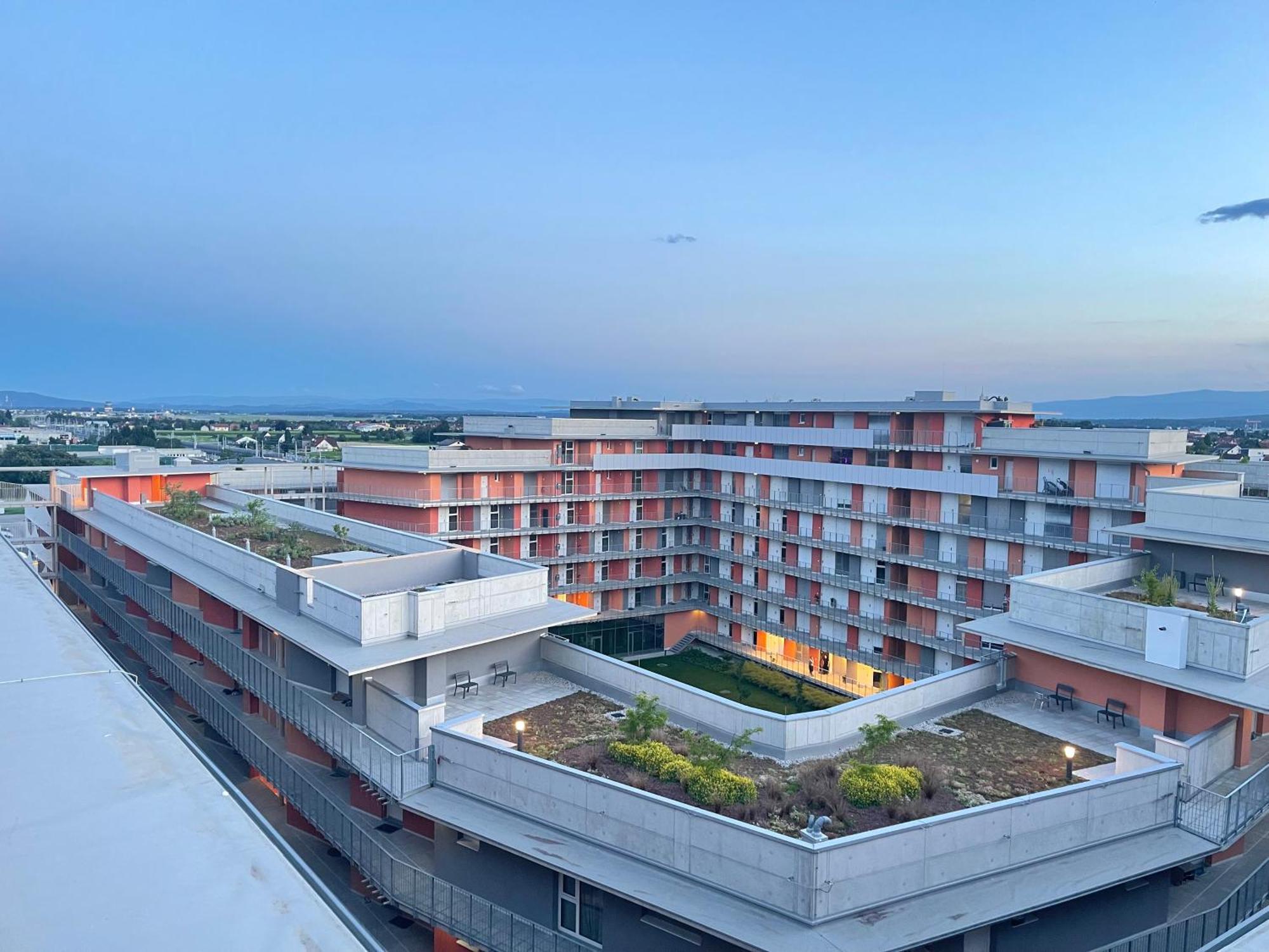 Appartamento 100 Qm Penthouse, Self-Check-In, 2 Parkplaetze Graz Esterno foto