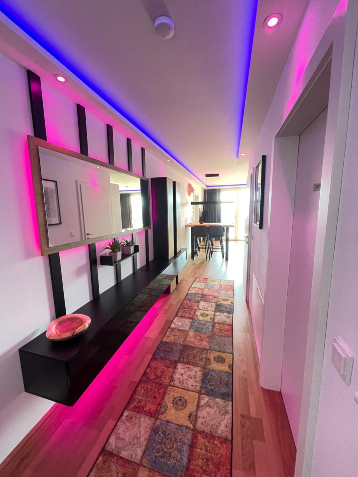Appartamento 100 Qm Penthouse, Self-Check-In, 2 Parkplaetze Graz Esterno foto
