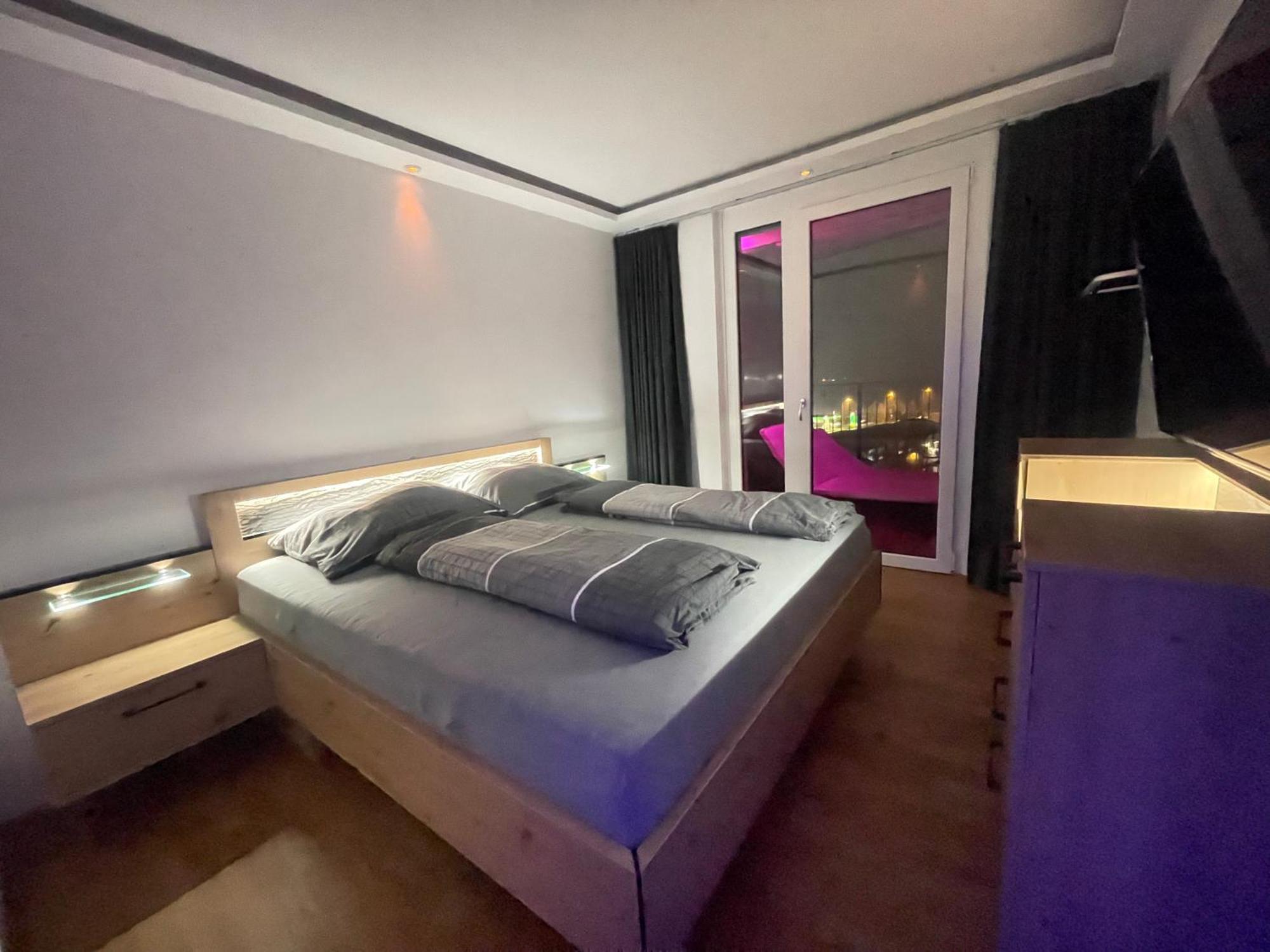 Appartamento 100 Qm Penthouse, Self-Check-In, 2 Parkplaetze Graz Esterno foto