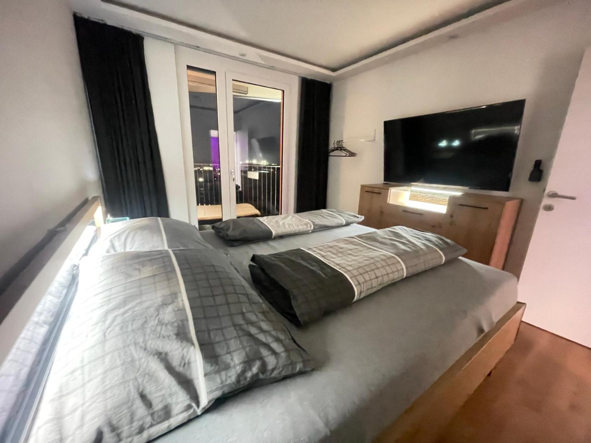 Appartamento 100 Qm Penthouse, Self-Check-In, 2 Parkplaetze Graz Esterno foto