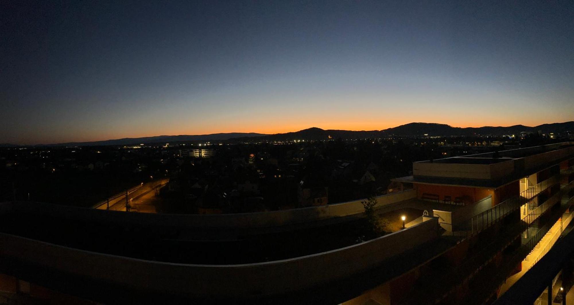 Appartamento 100 Qm Penthouse, Self-Check-In, 2 Parkplaetze Graz Esterno foto