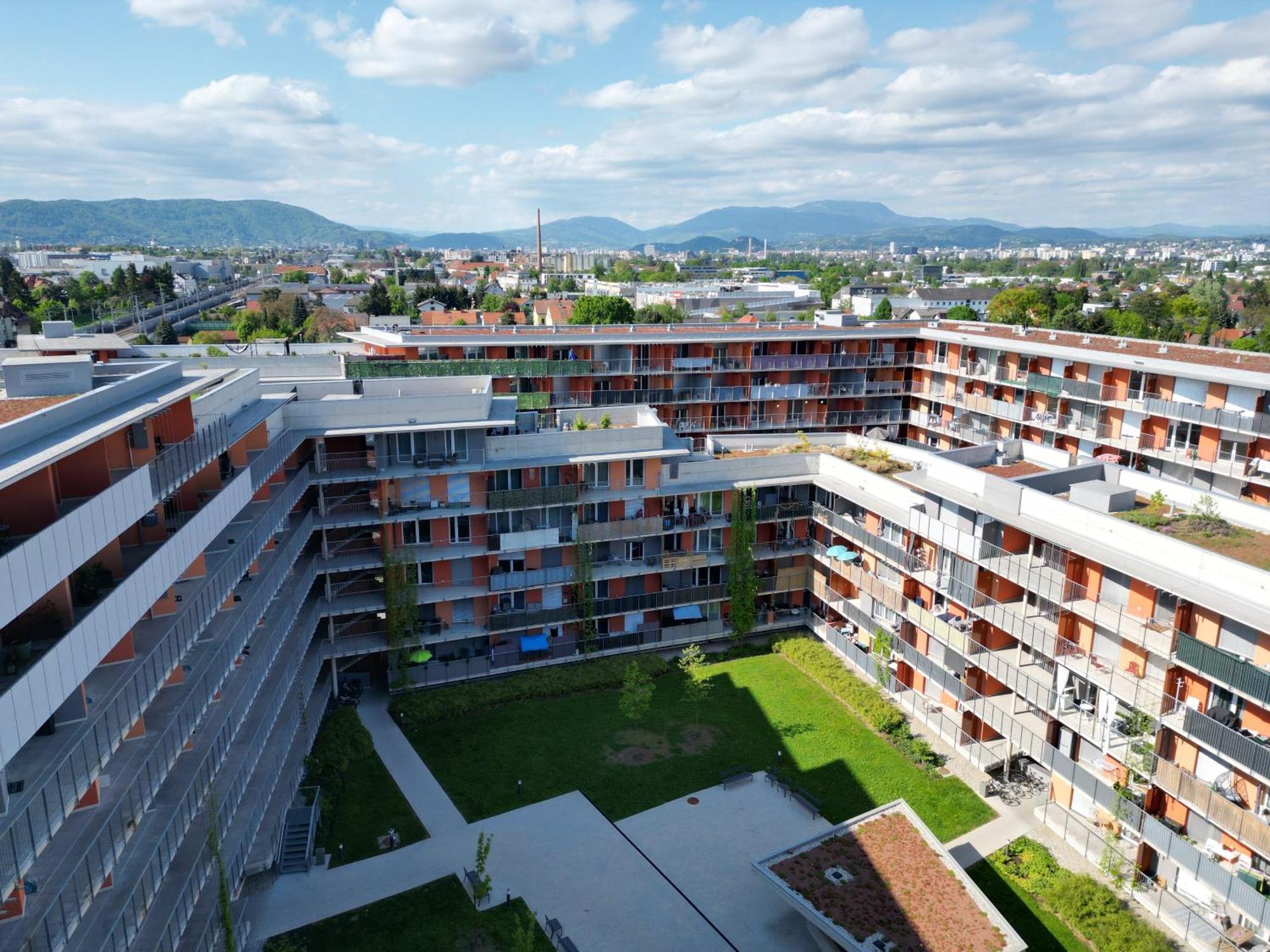 Appartamento 100 Qm Penthouse, Self-Check-In, 2 Parkplaetze Graz Esterno foto